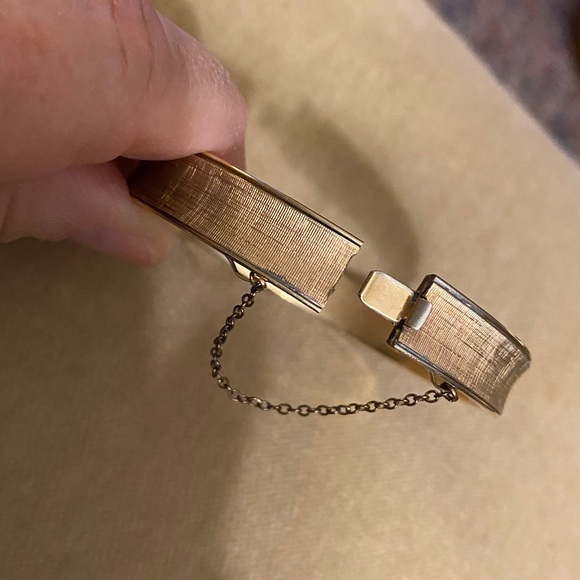 Vintage 1963 Gold Engraved Bangle Bracelet - Picture 5 of 6